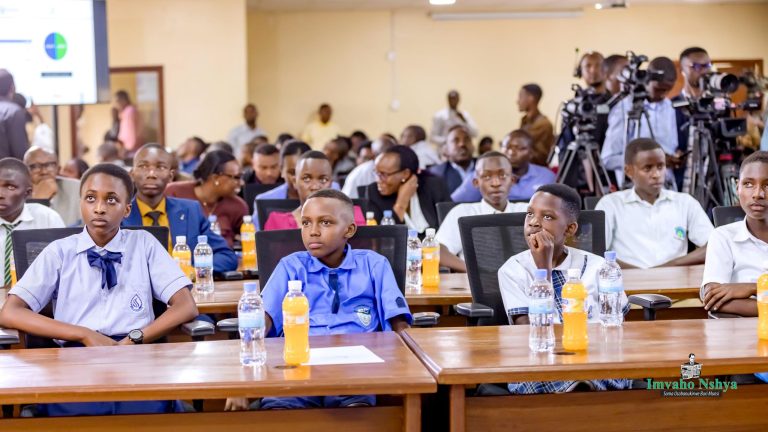 Abanyeshuri batsinze neza ibizamini bya Leta ugereranyije n’umwaka ushize-MINEDUC