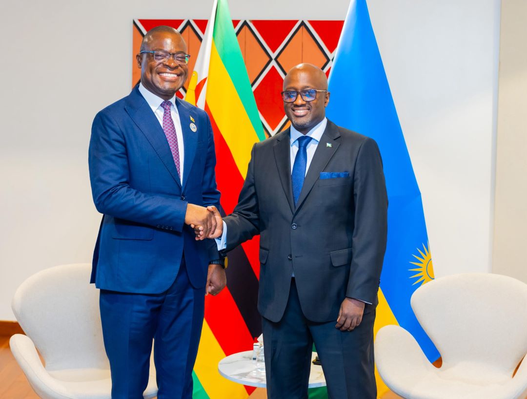 Minisitiri Amb Nduhungirehe yagiranye ibiganiro na mugenzi we wa Zimbabwe