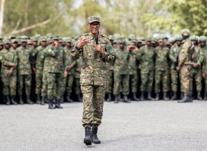 Perezida Kagame yaganirije abofisiye 6000 basoje amasomo ya gisirikare