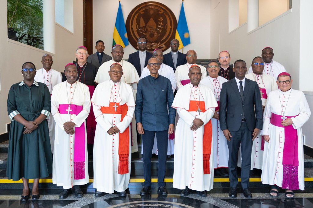 Perezida Kagame yasabye Kiliziya kurangwa n’ubumuntu bukiza Afurika