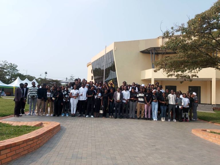 Gusura igicumbi cy’Intwari byasigiye umukoro urubyiruko rwa ‘Never Again Rwanda’