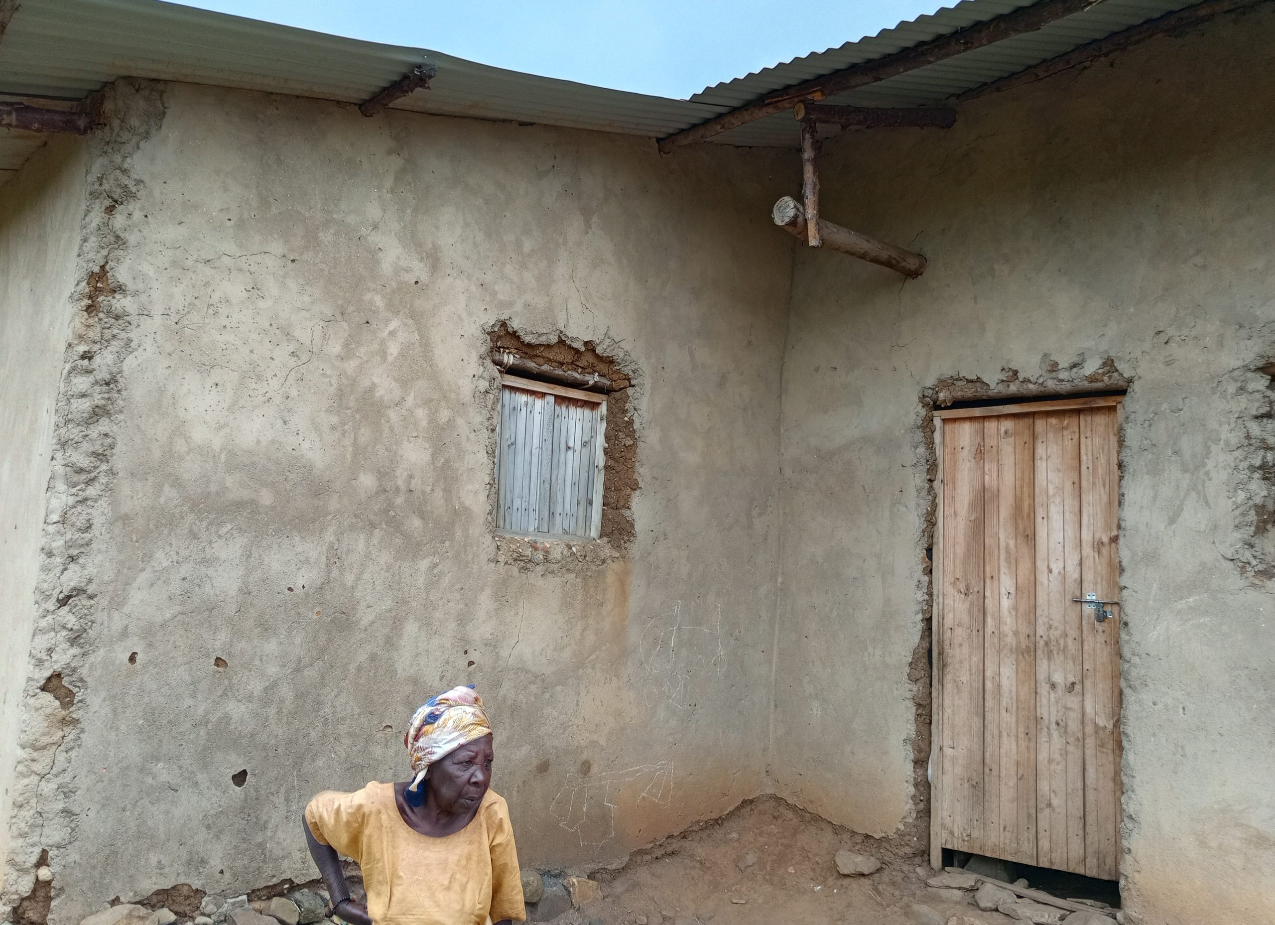Karongi: Arashimira Leta yamwubakiye ikamukura mu bwigunge 