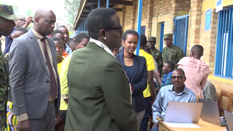 Nyaruguru: Barashima ko kwandikisha abana mu bitabo by’irangamimerere byorohejwe