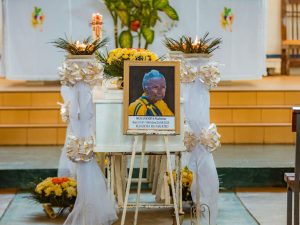 Mama Mukura yasezeweho bwa nyuma