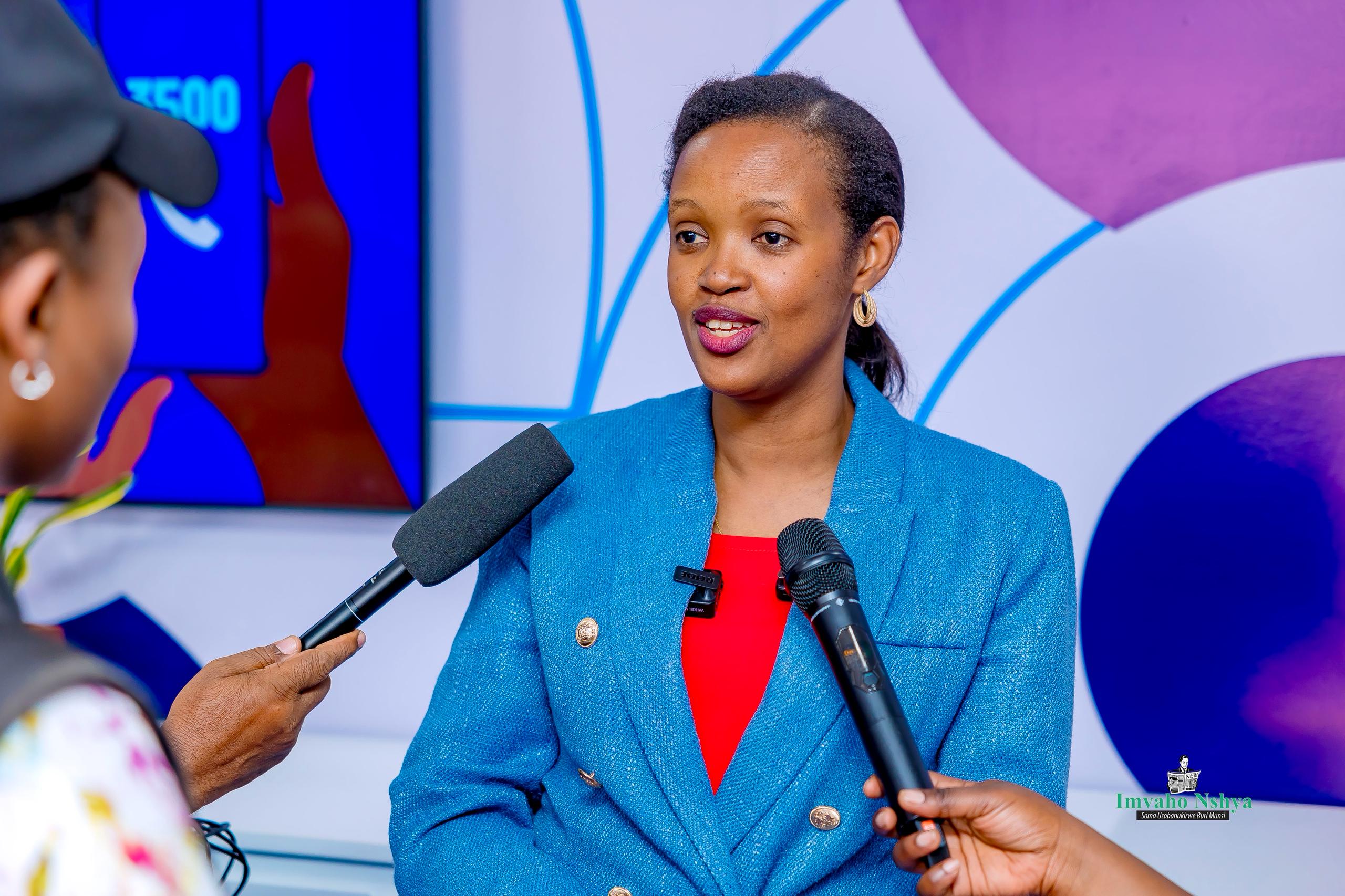 Indangamuntu koranabuhanga izahabwa Abanyarwanda impunzi n’abanyamahanga