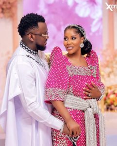 Yambaye kinyarwanda Levixone yerekanwe kwa Desire Luzinda