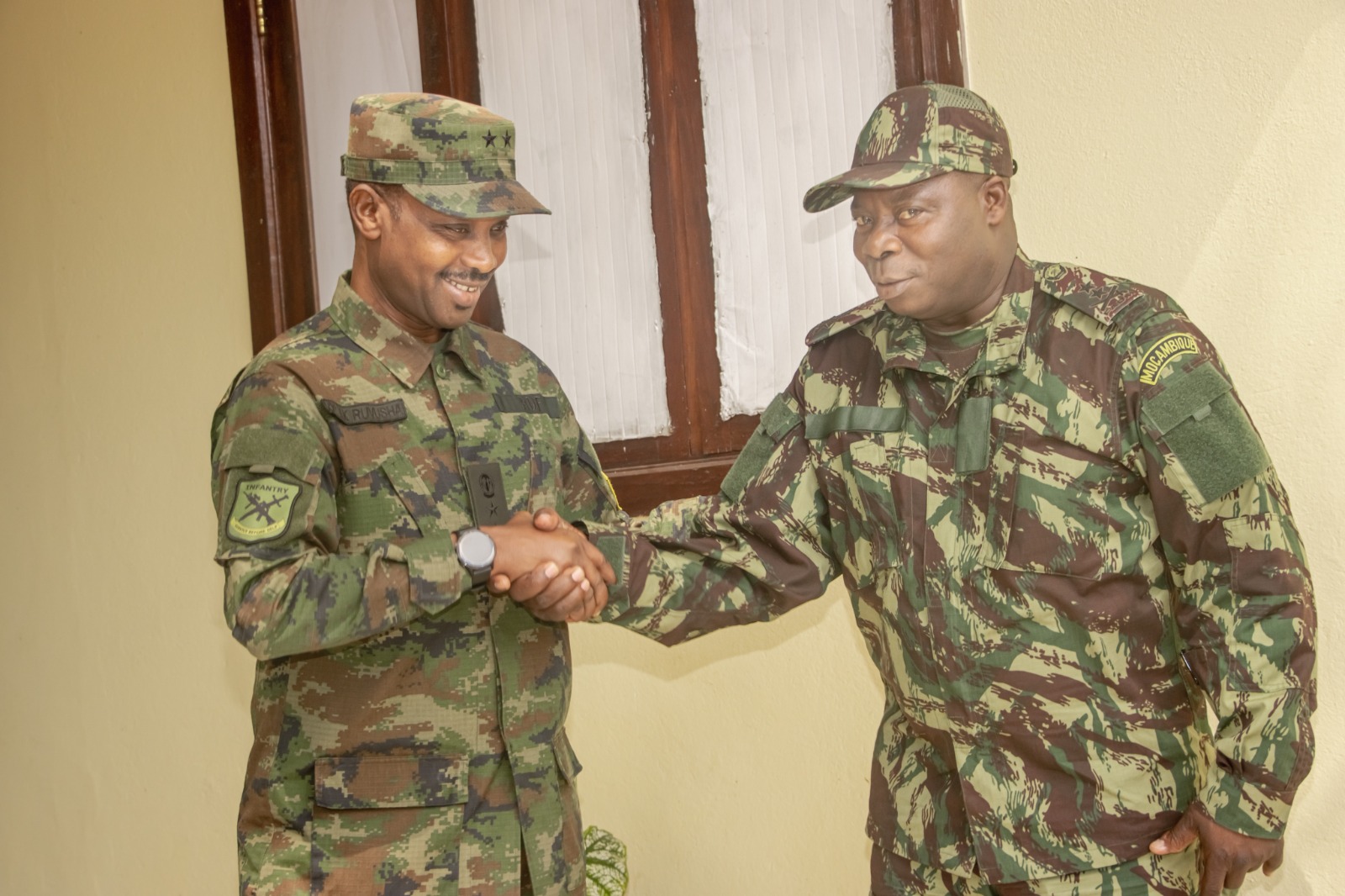 Maj. Gen. Ruvusha yakiriye Umugaba Mukuru w’Ingabo za Mozambique uheruka mu Rwanda