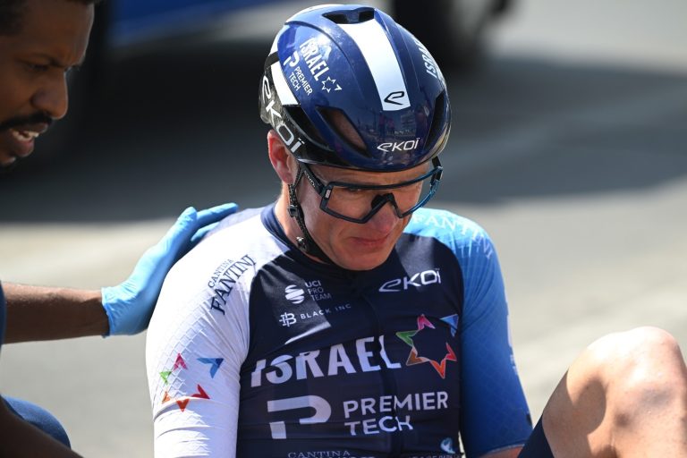 Chris Froome watwaye Tour de France yakoze impanuka ikomeye ajyanywa mu bitaro bwangu