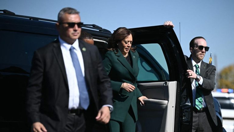 Perezida Trump yambuye Kamala Harris abamucungiraga umutekano