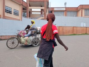 Abafite ubumuga batwara imizigo hagati ya Rubavu na Goma barashima