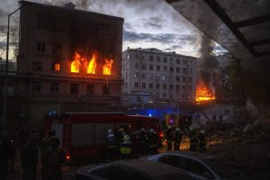 U Burusiya bwamishe ibisasu kuri Kiev bihitana 8 hakomereka abasaga 40