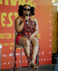 Umuhanzi Yemi Alade yongewe mu bazita izina abana b’ingagi