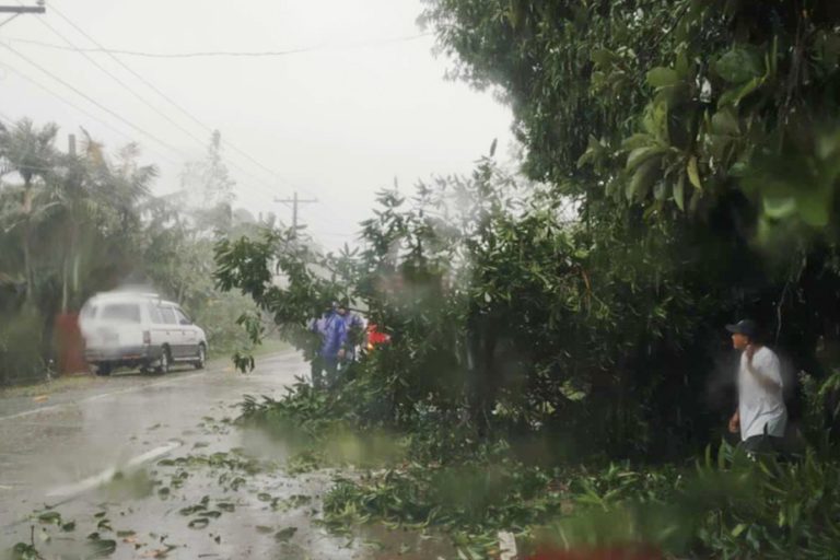 Philippines: Inkubi y’umuyaga ‘Bualoi’ yahitanye 3 ikura 400 000 mu byabo