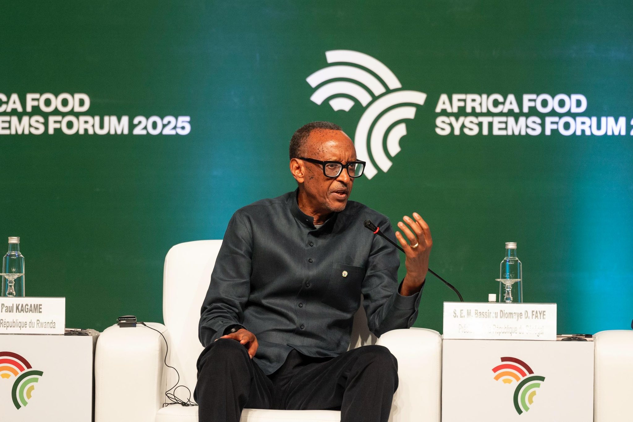 Mureke guhunga ibibazo- Perezida Kagame ahanura urubyiruko