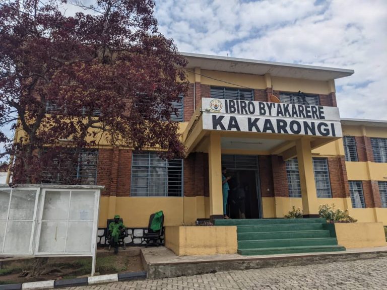 Karongi: Babiri barashakishwa bakekwaho kwica uwabibiraga ibirayi mu murima