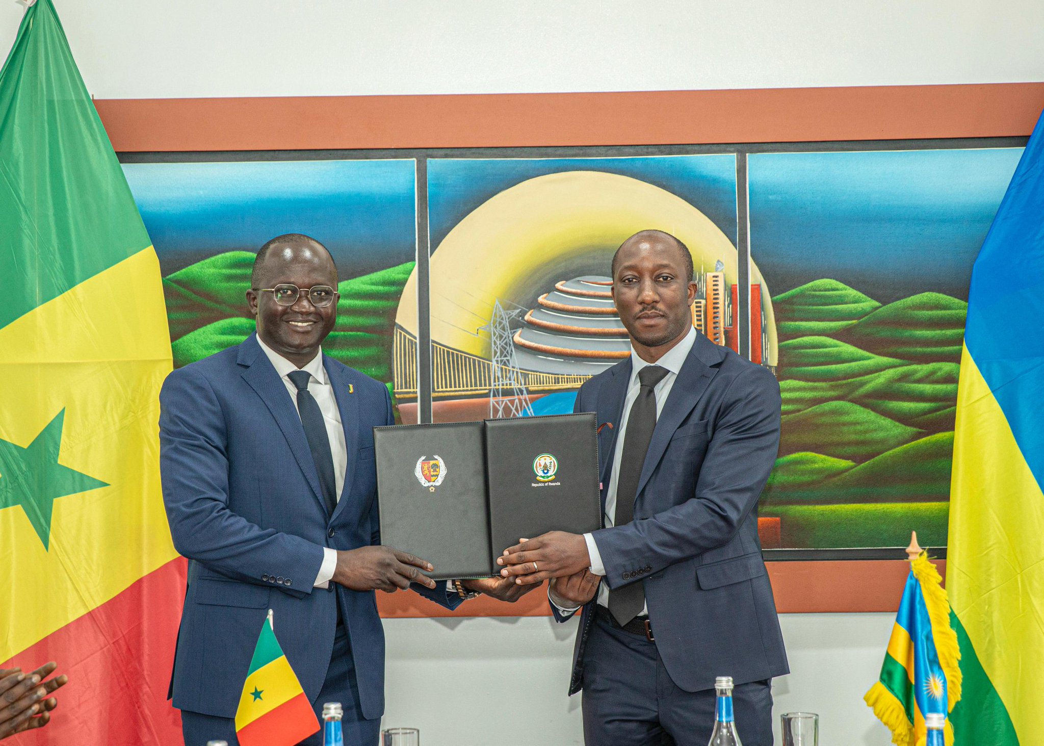 U Rwanda na Senegal byemeranyije guhererekanya serivisi z’indege 