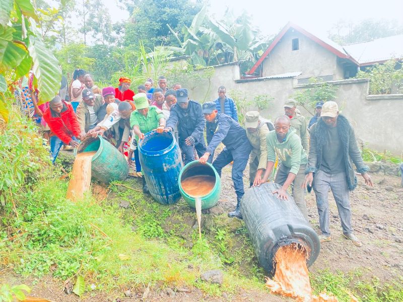 Musanze: Abagabo babiri bafatanywe litiro zisaga 1000 za ‘Muhenyina’