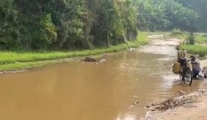 Gakenke: Barataka igihombo kubera umuhanda Vunga–Mugunga wangirika
