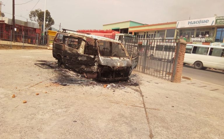 Nyamasheke: Imodoka itwara abagenzi yahiriye muri gare irakongoka