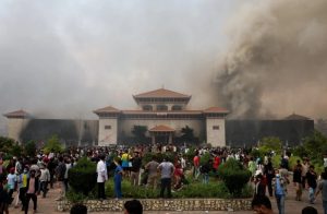 Nepal: Minisitiri w’Intebe n’abandi batatu beguye nyuma yo gutwika Inteko Ishinga Amategeko