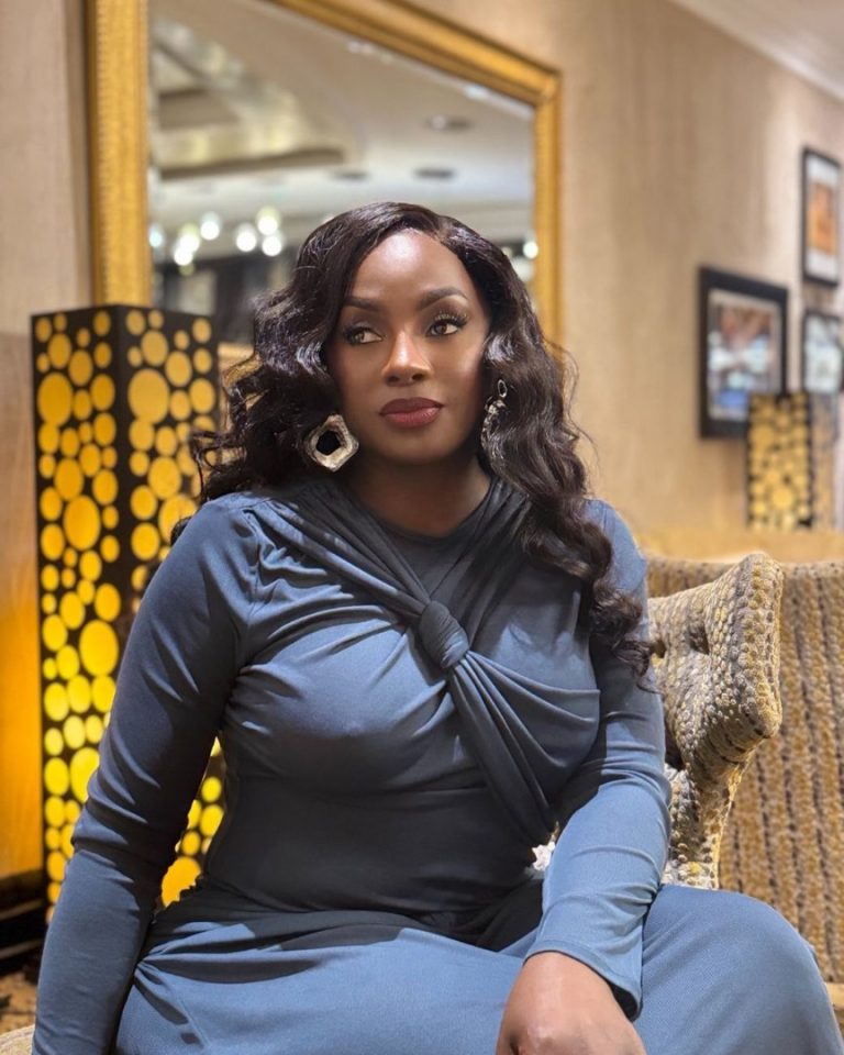 Irene Namubiru yanyomoje abahuza kwandika igitabo no gusuzugura nyina