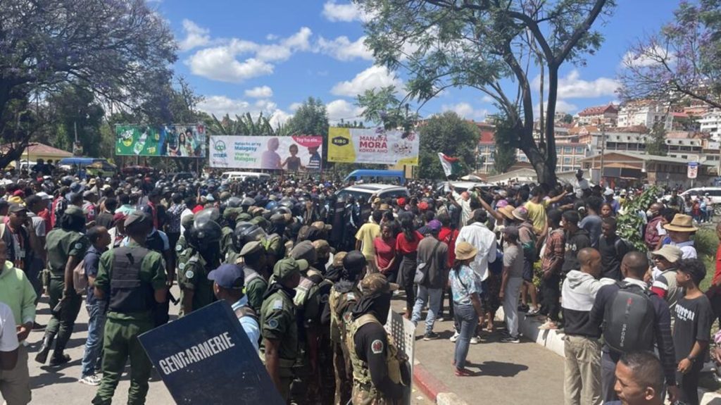Madagascar: Igitutu cy’urubyiruko cyateye Perezida Rajoelina gusesa Guverinoma