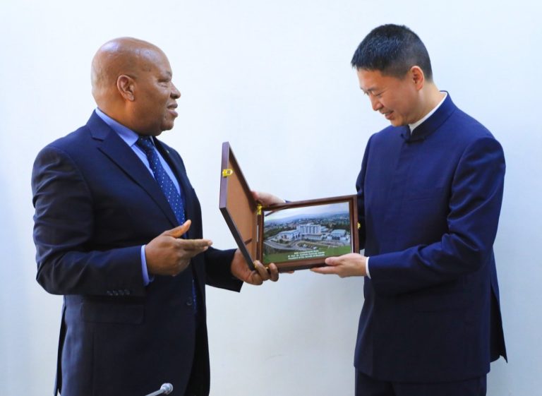 Perezida wa Sena y’u Rwanda n’Ambasaderi w’u Bushinwa baganiriye ku bufatanye