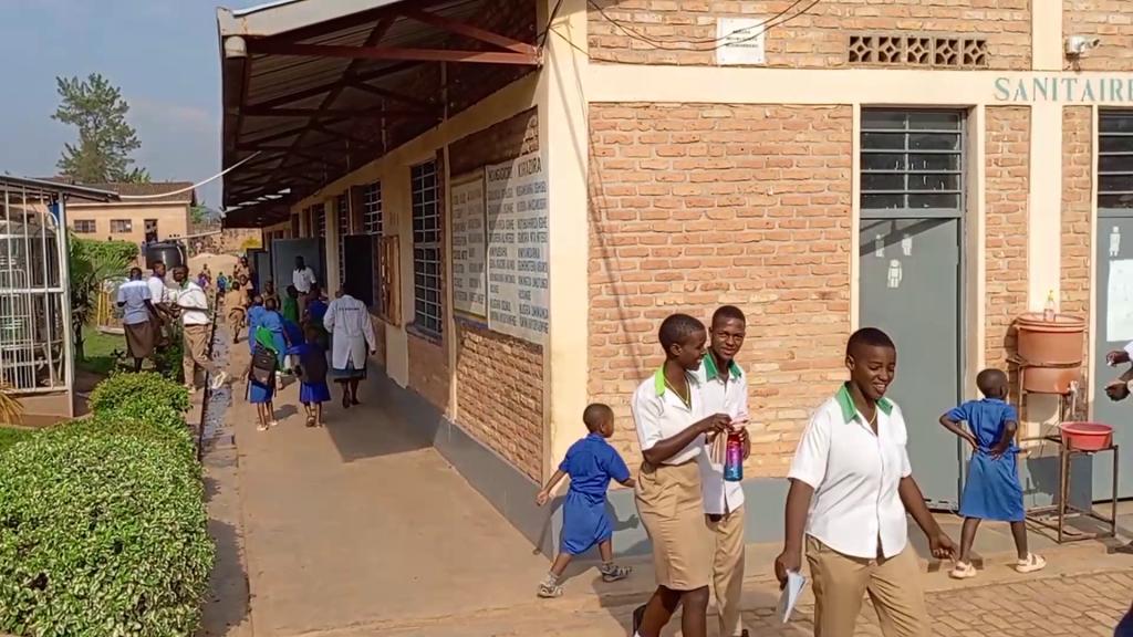 Muhanga: Abana babo batsinzwe ibizamini bya Leta babasigiye isomo