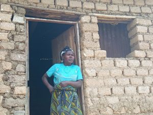 Rubavu: Uba mu nzu ikingishije urugi yatijwe n’umuturanyi arasaba ubufasha