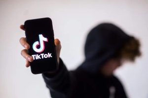 TikTok irashinjwa kwereka abana amashusho y’urukozasoni