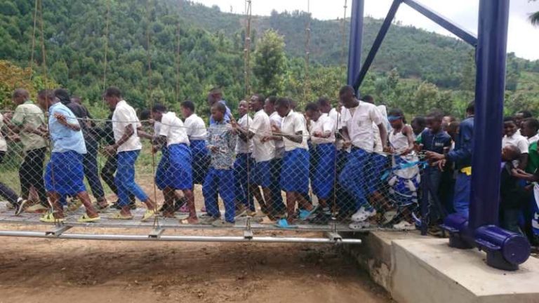 Gicumbi: Bishimiye ikiraro cyo mu kirere bubakiwe cyatwaye asaga miliyoni 160 Frw