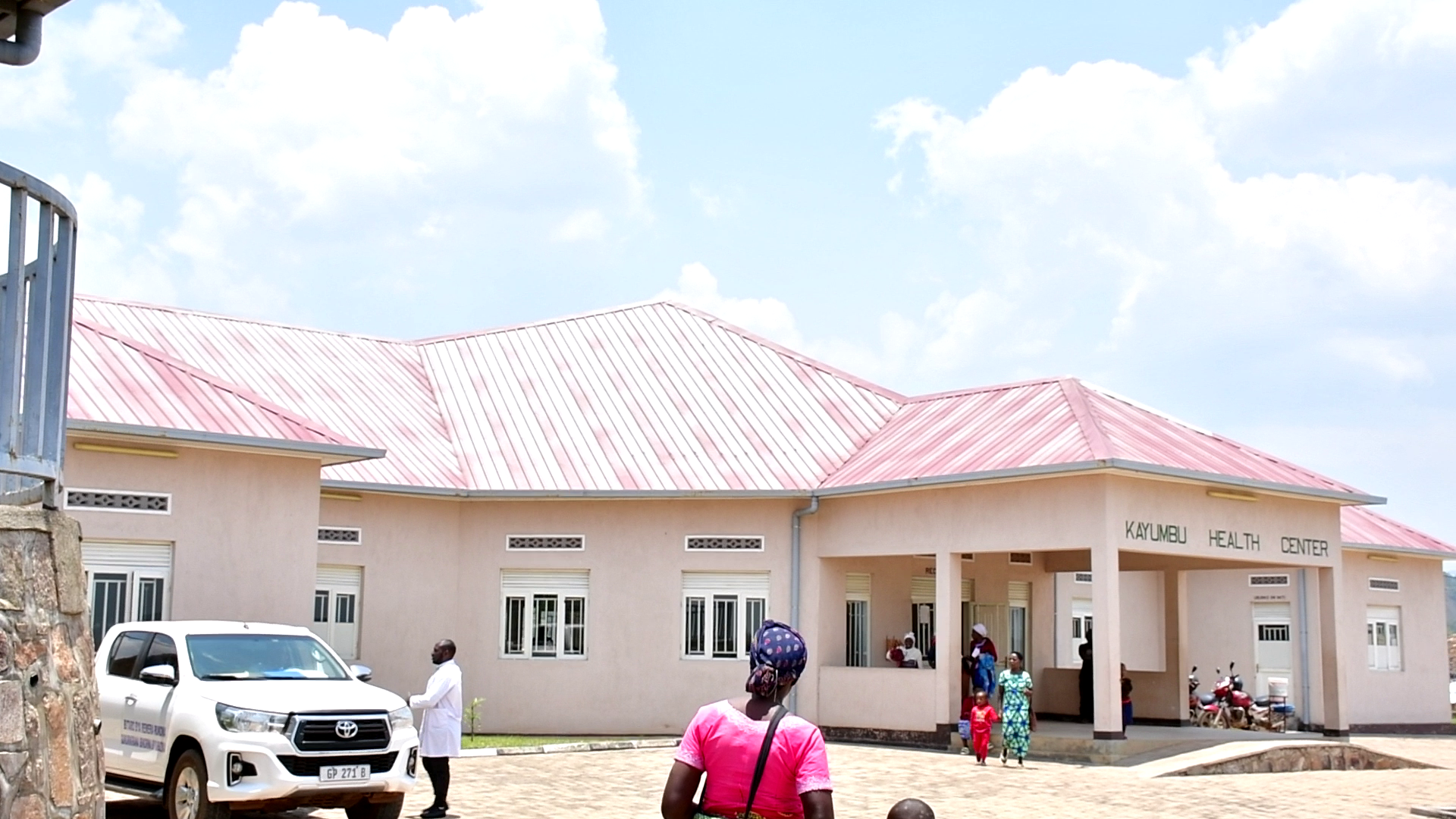 Kamonyi: Kayumbu: Barifuza serivisi z’ubuvuzi bw’amenyo bagaca ukubiri no kuyivuza magendu