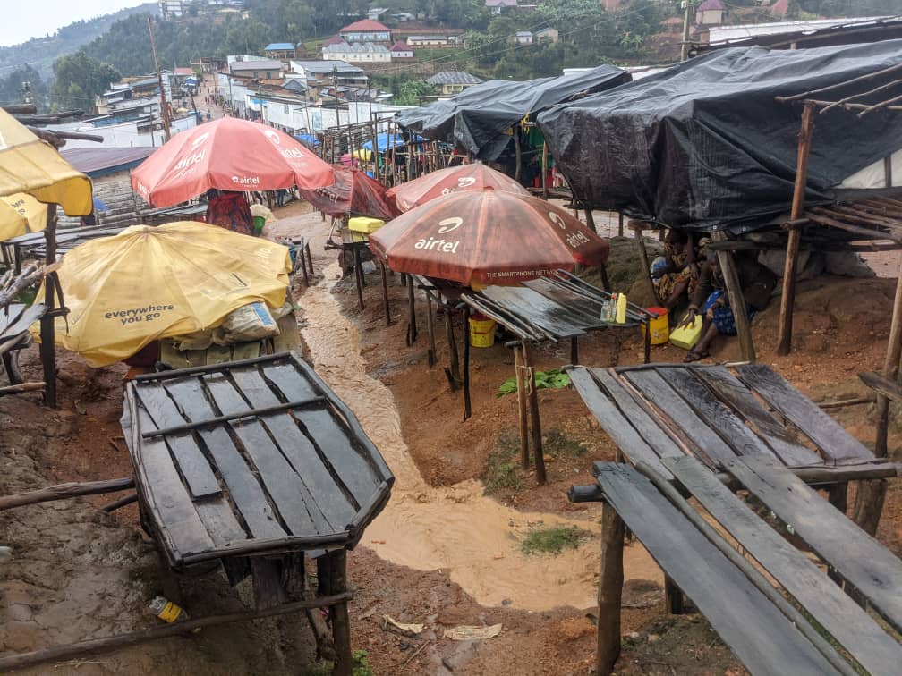 Nyamasheke: Abacururiza mu isoko rya Karengera bikanga gutembanwa n’imivu
