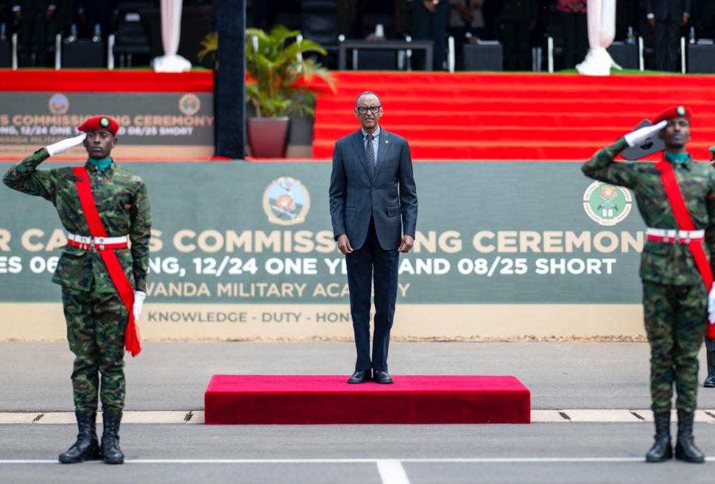 Perezida Kagame yatanze ipeti rya Sous-Lieutenant ku basirikare barenga 1 000