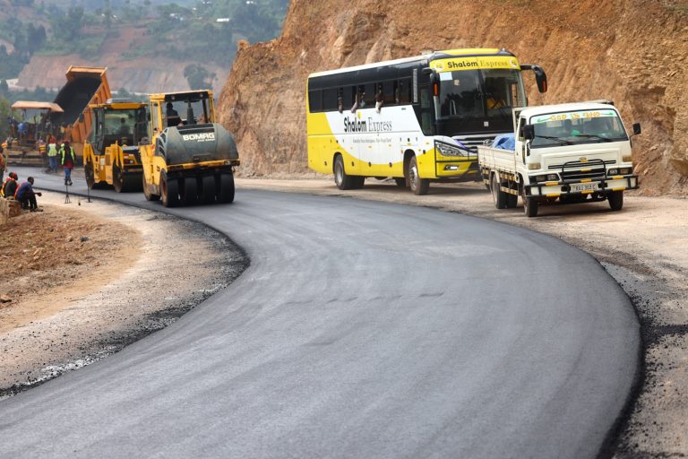 Burera: Umuhanda Base-Butaro-Kidaho ugeze kuri 54 % wubakwa