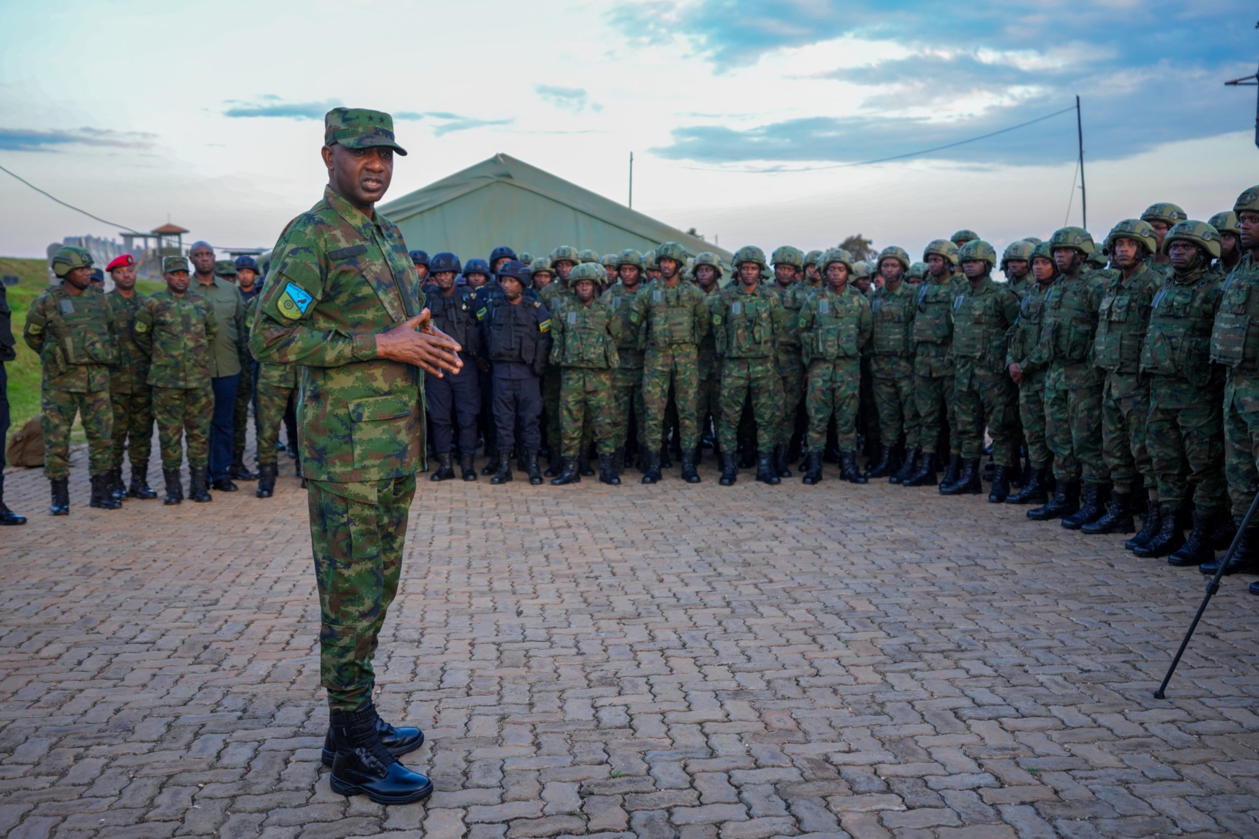 Abasirikare n’abapolisi bamaze umwaka muri Mozambique bashimiwe