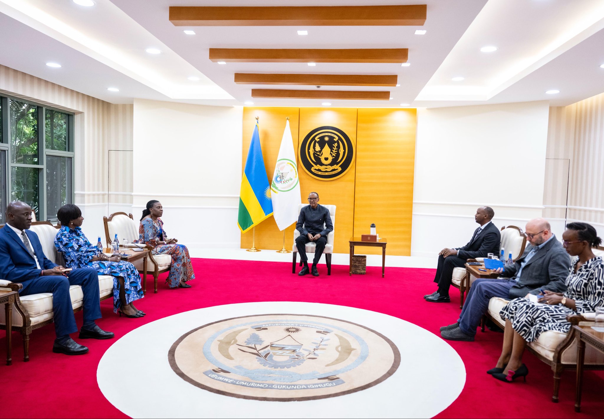 Perezida Kagame yagiranye ibiganiro n’abayoboye Ikigo cya Afurika gishinzwe Imiti