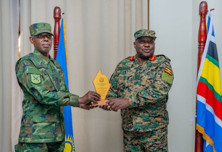 Perezida Kagame na Museveni bashimiwe ubufatanye bwa RDF na UPDF&nbsp;