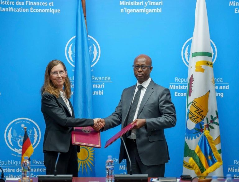 U Rwanda n’u Budage byasinyanye amasezerano y’inkunga ya miliyari 30,5 Frw