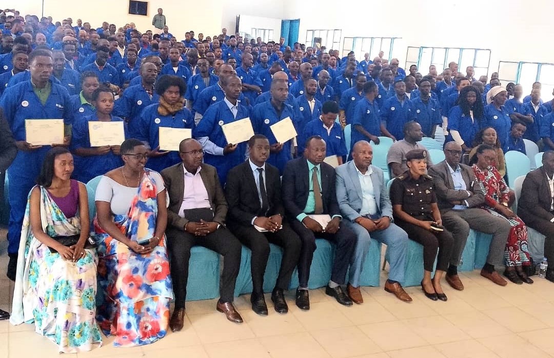 Kigali: Abafundi 500 bigiye ku murimo bahawe impamyabushobozi