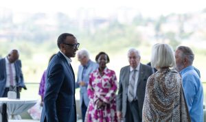 Perezida Kagame yagiranye ibiganiro n’abajyanama be