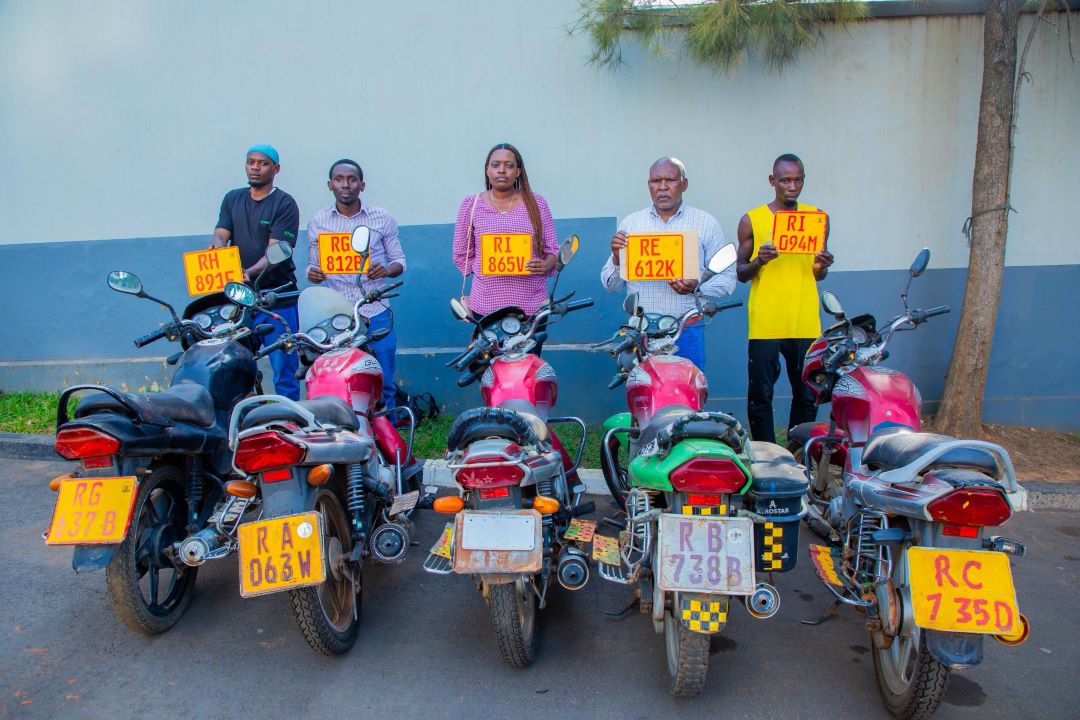 Abaturage basubijwe moto bavuga ko bari baratakaje icyizere cyo kuzibona