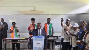 Cote d’Ivoire: Abarenga miliyoni 8 bazindukiye mu matora y’Umukuru w’Igihugu