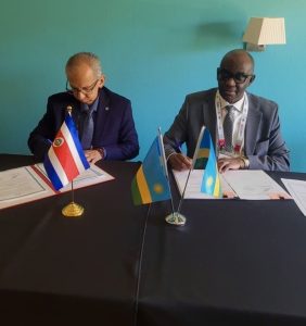 U Rwanda na Costa Rica byasinyanye amasezerano y’ubwikorezi bwo mu kirere