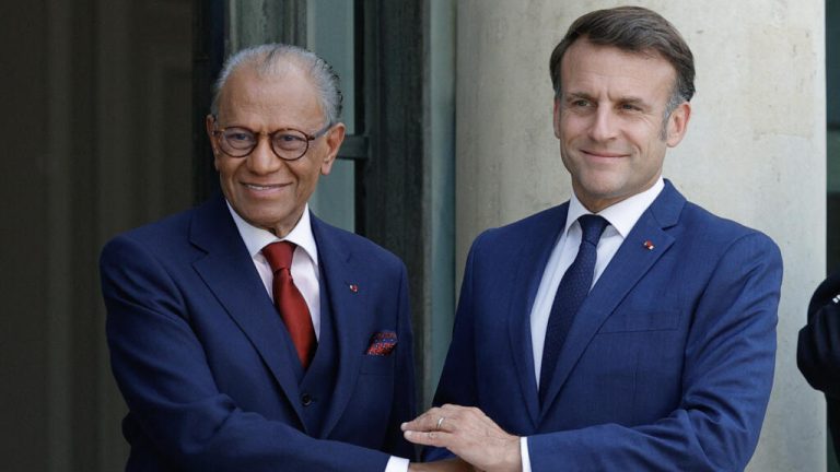 Perezida Macron yatangiye urugendo rw’iminsi itanu muri Afurika