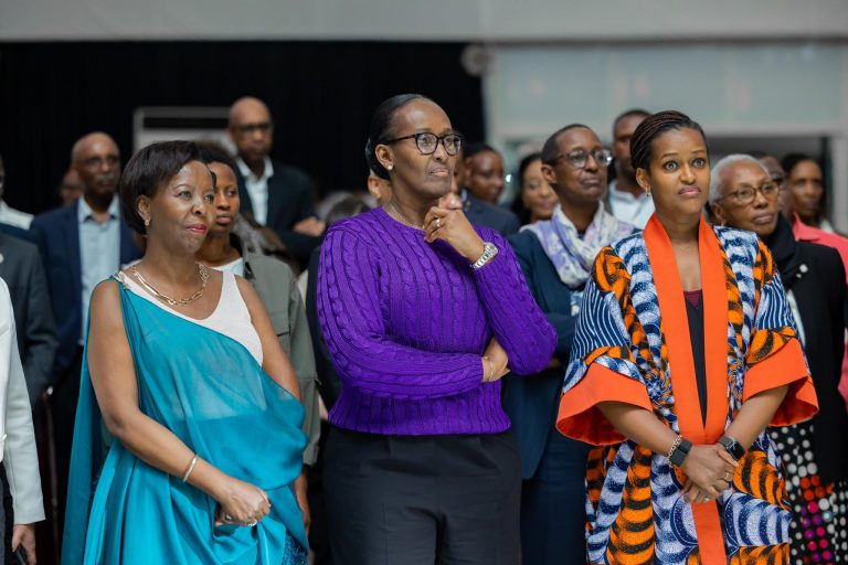 Madamu Jeannette Kagame yakurikiye umukino wiswe ‘Urubohero’