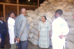 Ambasaderi wa Zimbabwe mu Rwanda yasuye ibikorwa by’iterambere muri Gatsibo