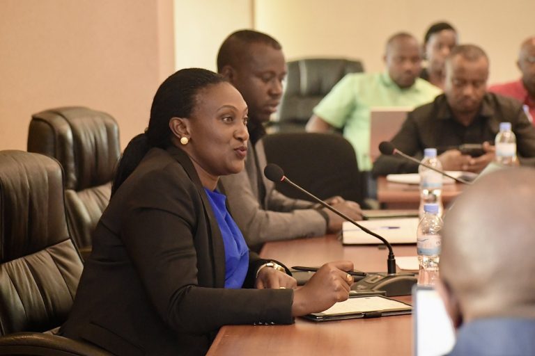 Ntawukura undi mu bukene, umuntu abwikuramo agaherekezwa- Guverineri Kayitesi