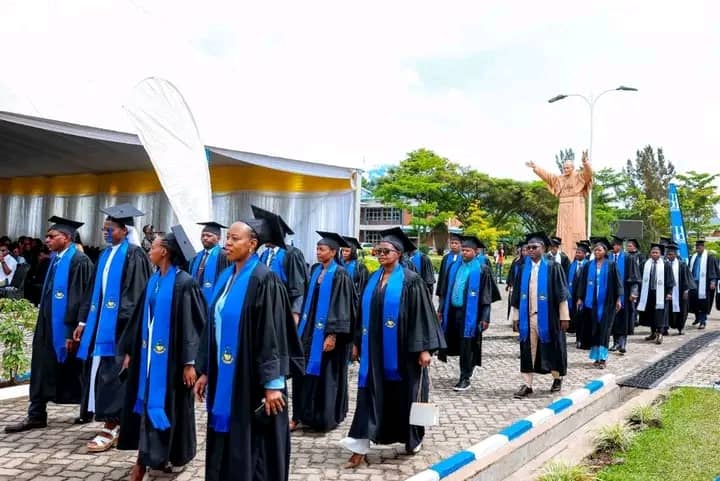 Abarangiza kaminuza bahamya ko kugira impamyabumenyi bidahagije bigaragazwa n’ibikorwa