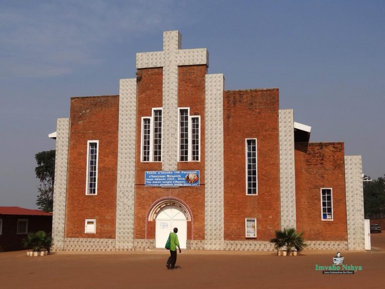 Mu busabe 84 bwo gufungurirwa insengero hemerewe 15- RGB